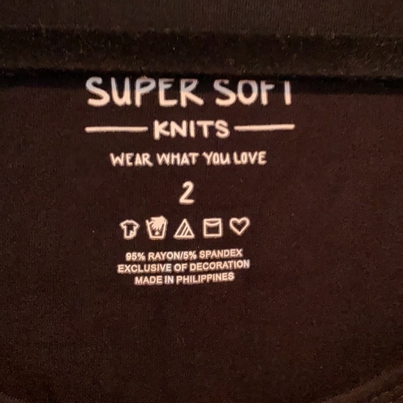 Torrid Black long sleeve lightweight tee w/flowers - Picture 3 of 4